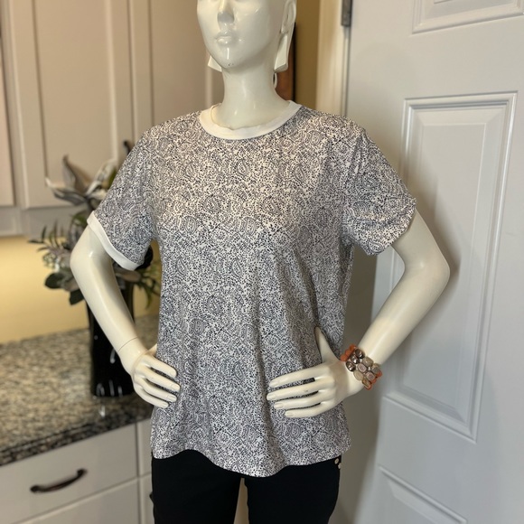 Comfortable cotton tshirt Goes great with leggings and skinny pants or jeans - Picture 3 of 5